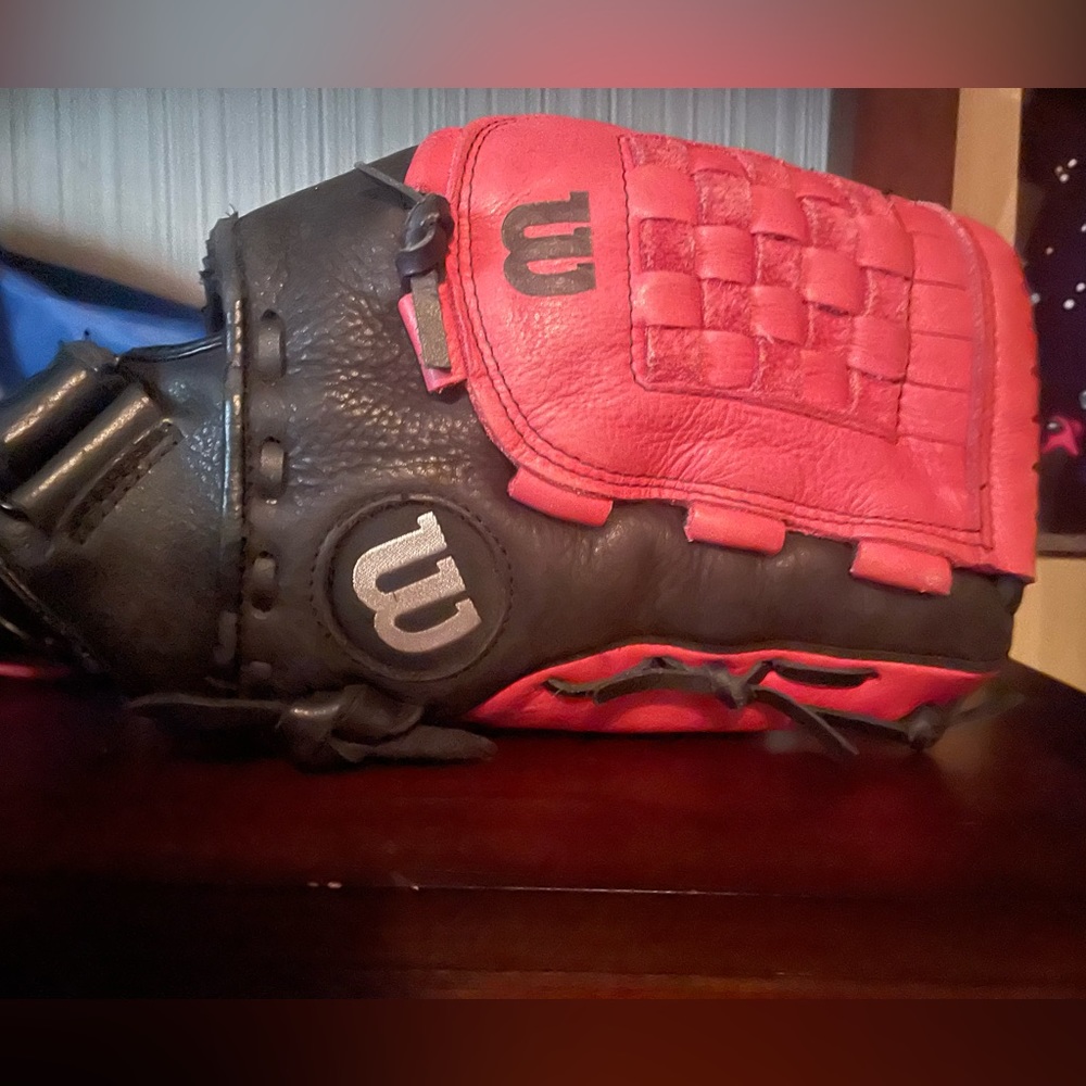 Wilson Softball Glove- pretty pink/black combo- no flaws yet broken-in & comfy